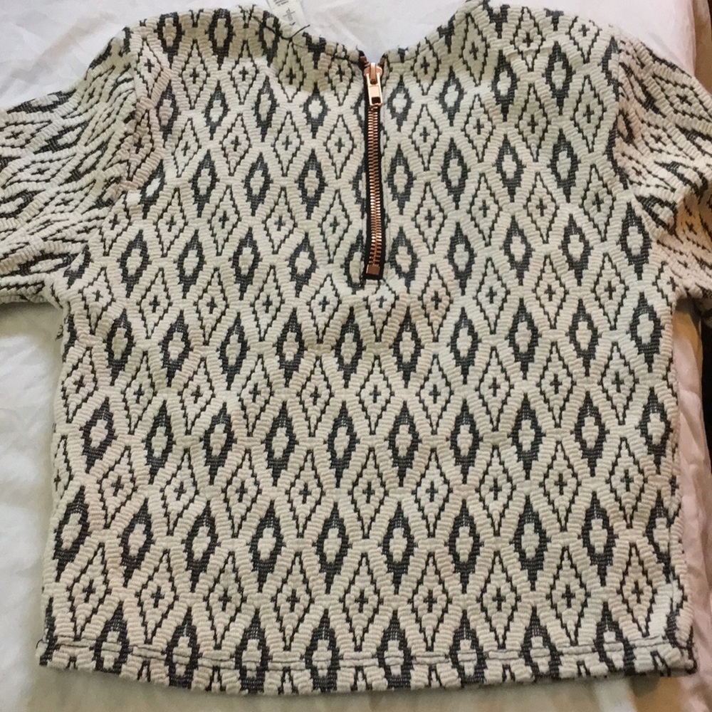 Cute top - Picture 2 of 2